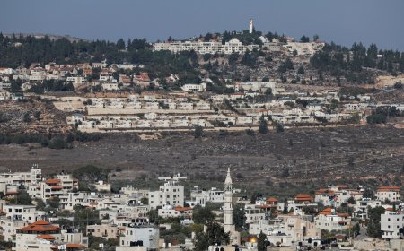 Why has US President Trump removed sanctions on Israeli settlers?