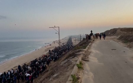 Video: Thousands of Palestinians pack road on return to north Gaza