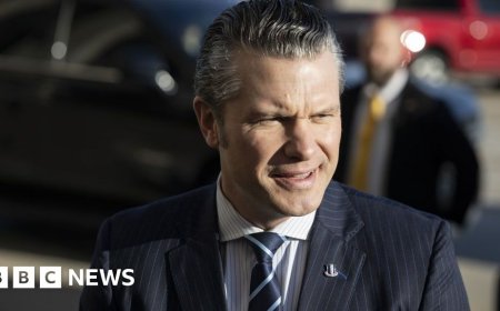 Trump signs orders focused on reshaping US military