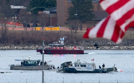 Black boxes recovered from plane in deadly American Airlines crash near DC