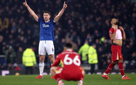 Everton slow Liverpool’s Premier League charge with injury-time leveller