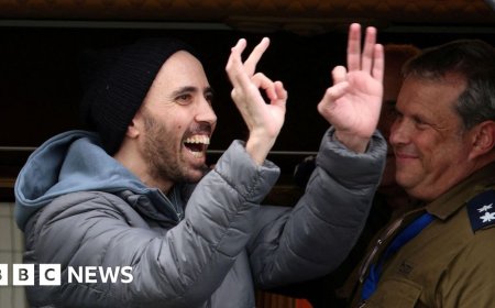 Israeli hostages freed as Palestinian prisoner release delayed