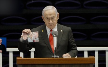 Video: Netanyahu heckled while showing photos of Bibas family