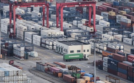 China pledges ‘countermeasures’ after Trump announces new 10% tariff