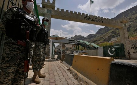 Pakistani and Afghan forces clash at vital border crossing