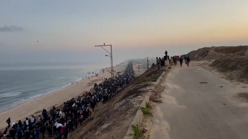 Video: Thousands of Palestinians pack road on return to north Gaza