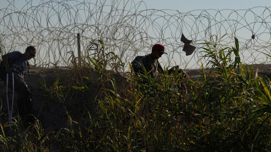 US says 5,000 soldiers deployed along Mexico border, could increase further